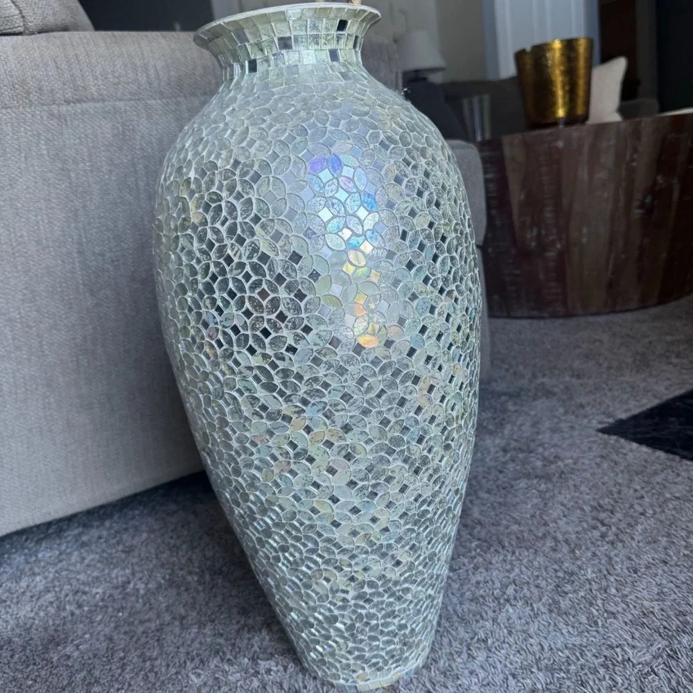 Elegant White and Pink Floral Vase - Picture 2 of 4